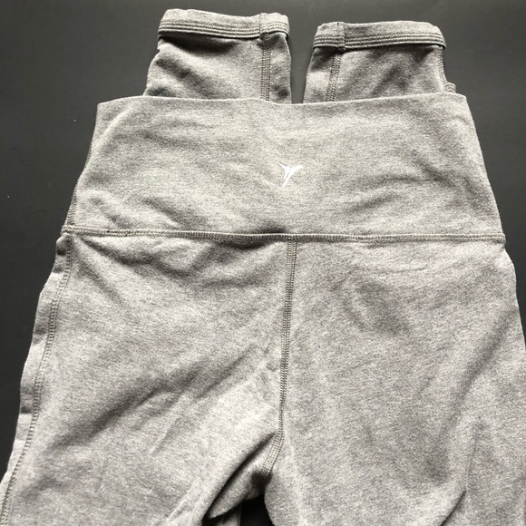 Old Navy fitted gray leggings with lattice hem. - Picture 4 of 6